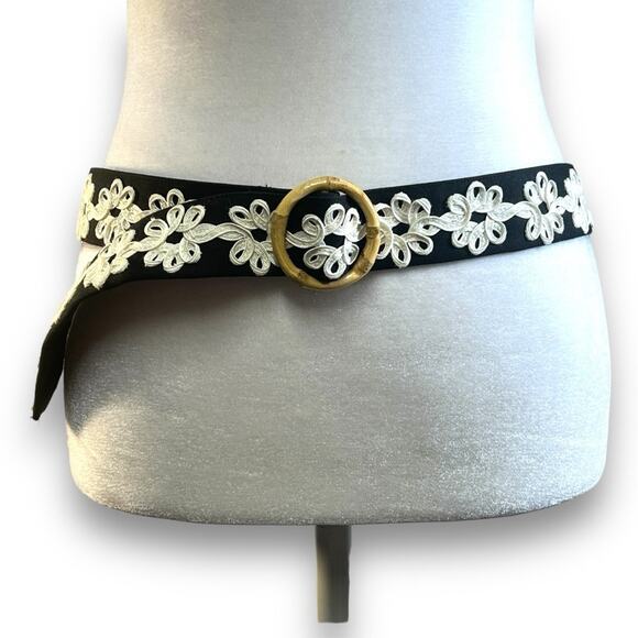 J. MC LAUGHLIN Black fabric belt with ivory embroidery & bamboo buckle 42x1.5”